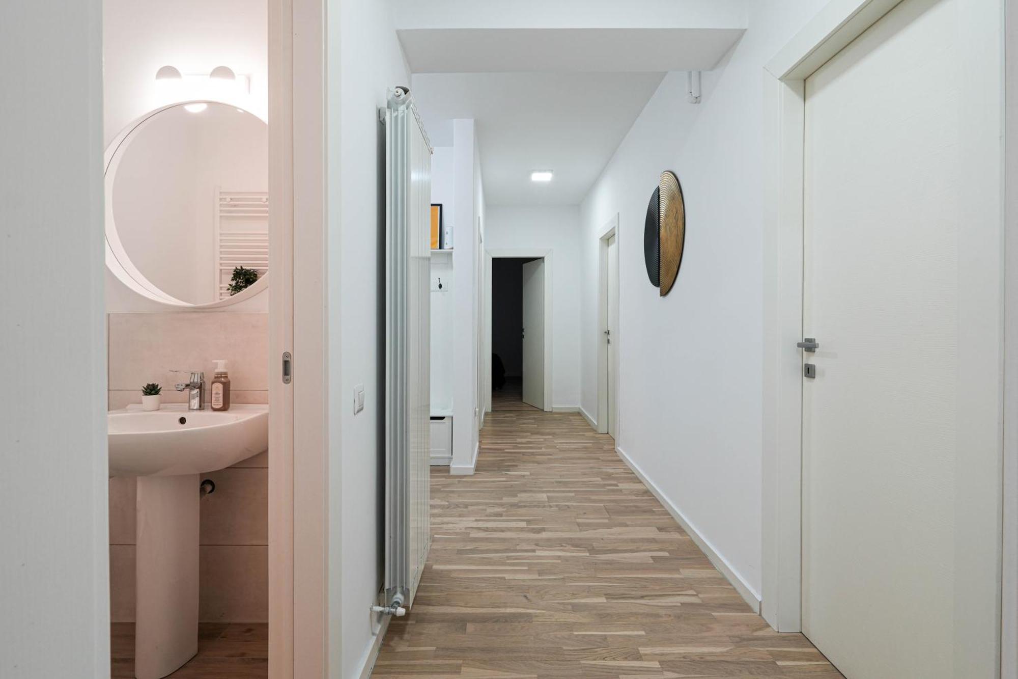 Gabi - Chic Apt With Parking Close To Veranda Mall Bucharest Exterior photo